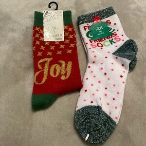 Holiday Christmas Socks 2 Pair Sizes 4-10 and 9-11
